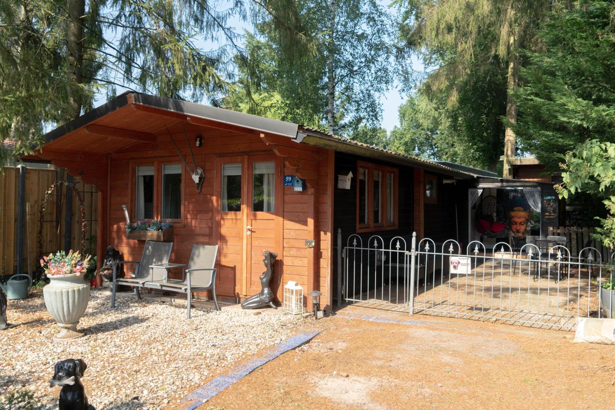 Chalet Op Een Rustig Park In De Natuur Putten Buitenkant foto